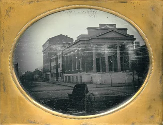 United Presbyterian Church, Nordostecke Fifth und Locust Streets